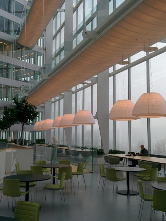 Kantoren veel te vaak niet in gebruik. Dit bedrijf wil daar verandering in brengen.