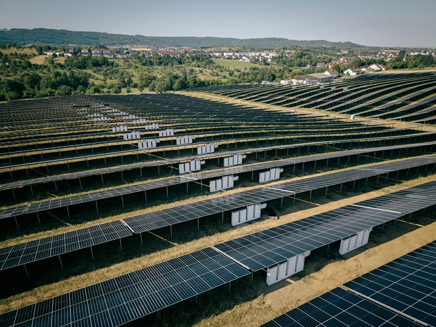 Batterij naast het paneel: wat een Duits zonnepark leert over slimmer opslaan